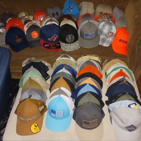 Hats, Tobaggins - Picture 4 of 7